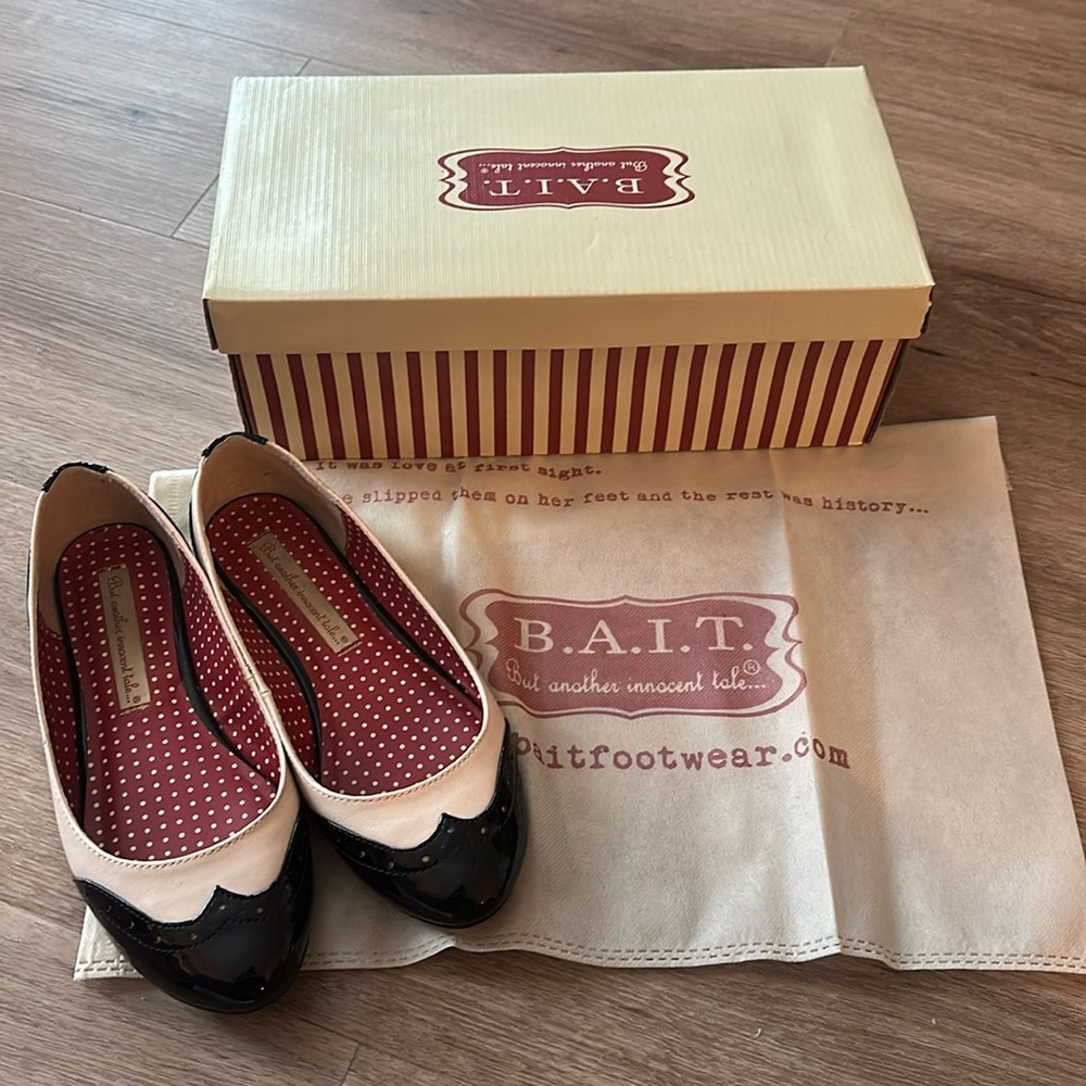 B.A.I.T. But Another Innocent Tale size 6 flats